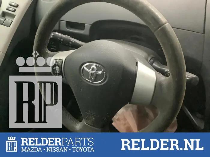 Left airbag (steering wheel) Toyota Yaris