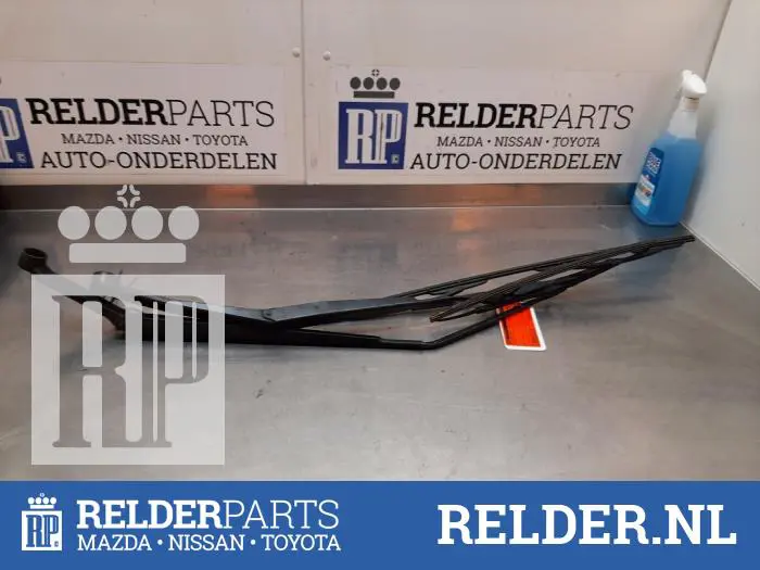 Front wiper arm Toyota Avensis Verso