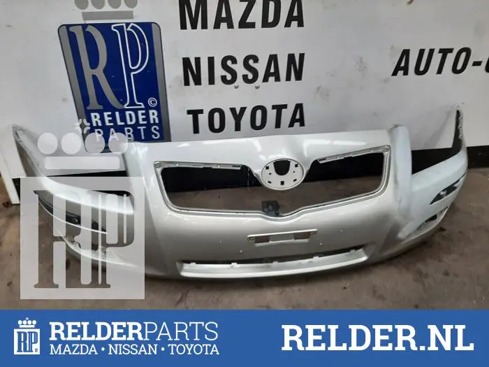 Front bumper Toyota Avensis