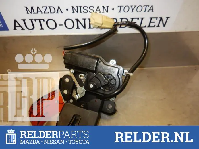 Tailgate lock mechanism Toyota Avensis