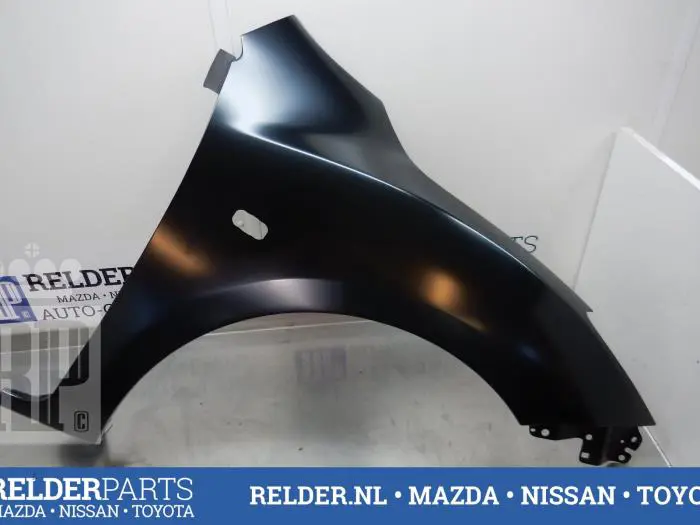 Front wing, right Mazda 3.