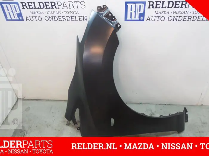 Front wing, right Mazda 5.